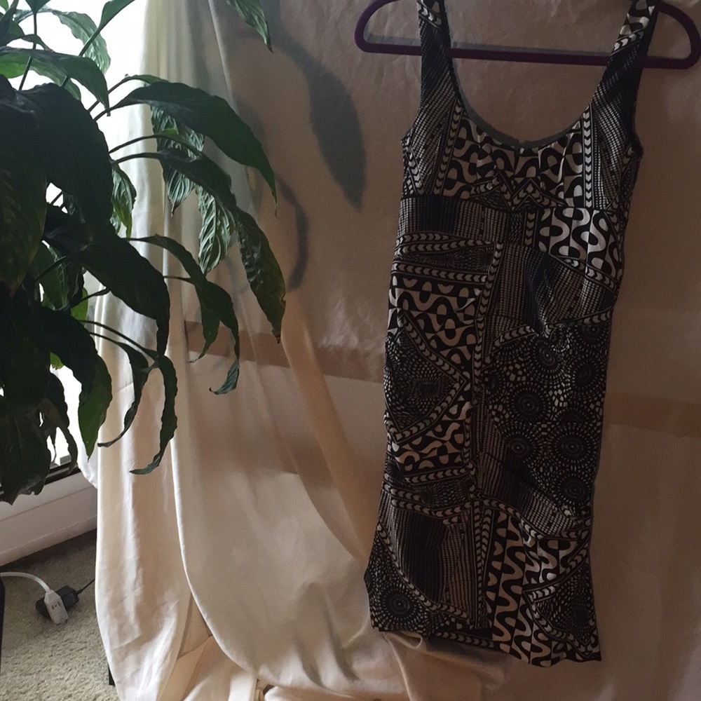 Dress - Picture 5 of 6